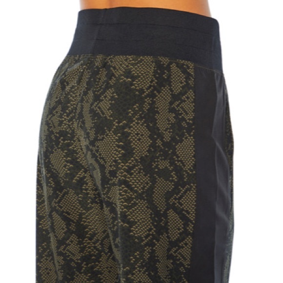 NWT Jessica Simpson Desert Snake High-Rise Woven Side Pockets Joggers Olive S - Picture 7 of 13